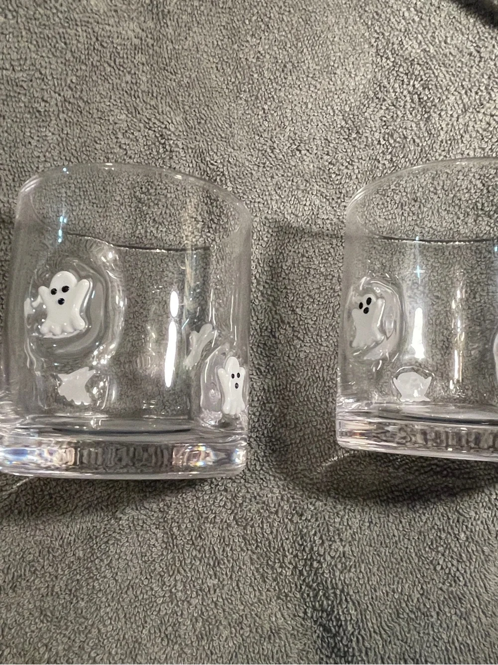 Lot of 2 Halloween ghost glasses